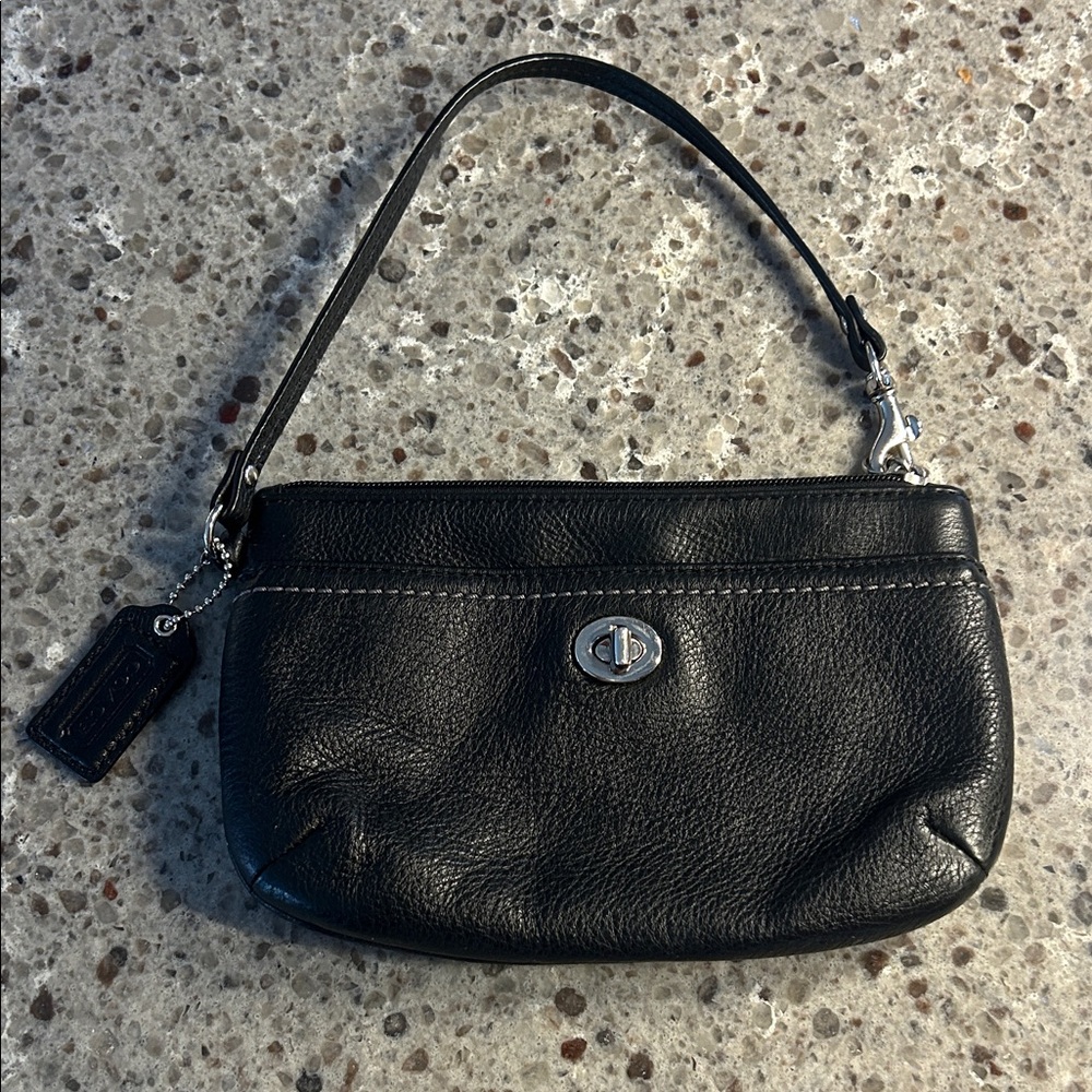 Coach Park Leather Turnlock Medium
Wristlet, Black, EUC